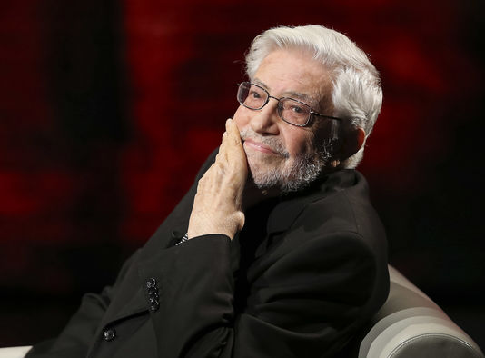 4850150_6_fb55_le-cineaste-italien-ettore-scola-sur-un_d0ca4574efc5d0b7c48a32fc246a99c5