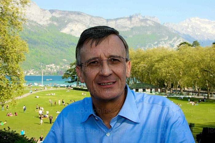 bernard-bosson-devant-le-lac-d-annecy-qu-il-cherissait-et-defendait-avec-passion-archives-photos-le-dl-norbert-falco-1494764562